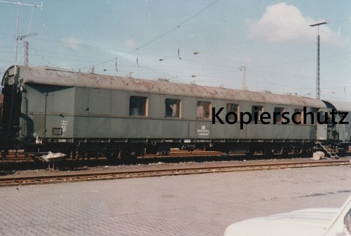 Foto DB Aufenthaltswagen 458 99-27 011 ex ABi 26a in Trier 1981