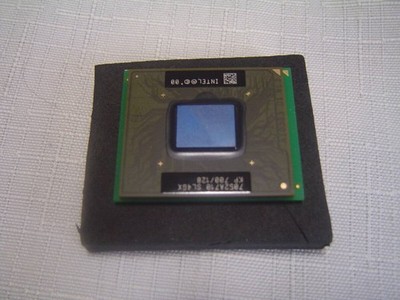 Intel Mobile Celeron 700MHz/128KB 23