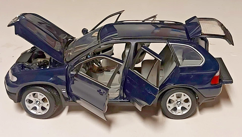 Kyosho BMW X5 4.4i 1:18 - Immagine 4 di 4