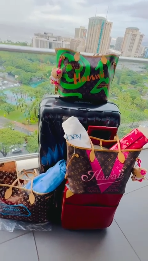 Louis Vuitton バーガンディ柄手袋 Louis Vuitton Hawaii Neverfull GM PVC Monogram w Pochette Towel