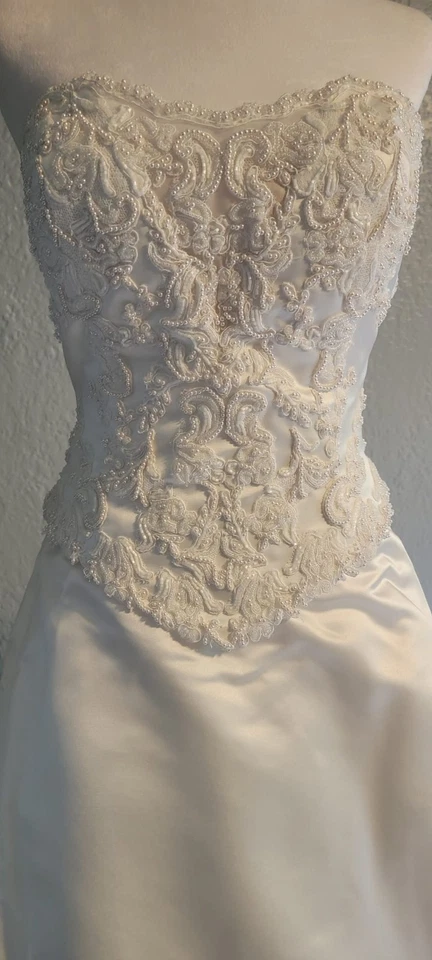 Vestido de novia - Demetrios RN 98249US Foto 2 de 4