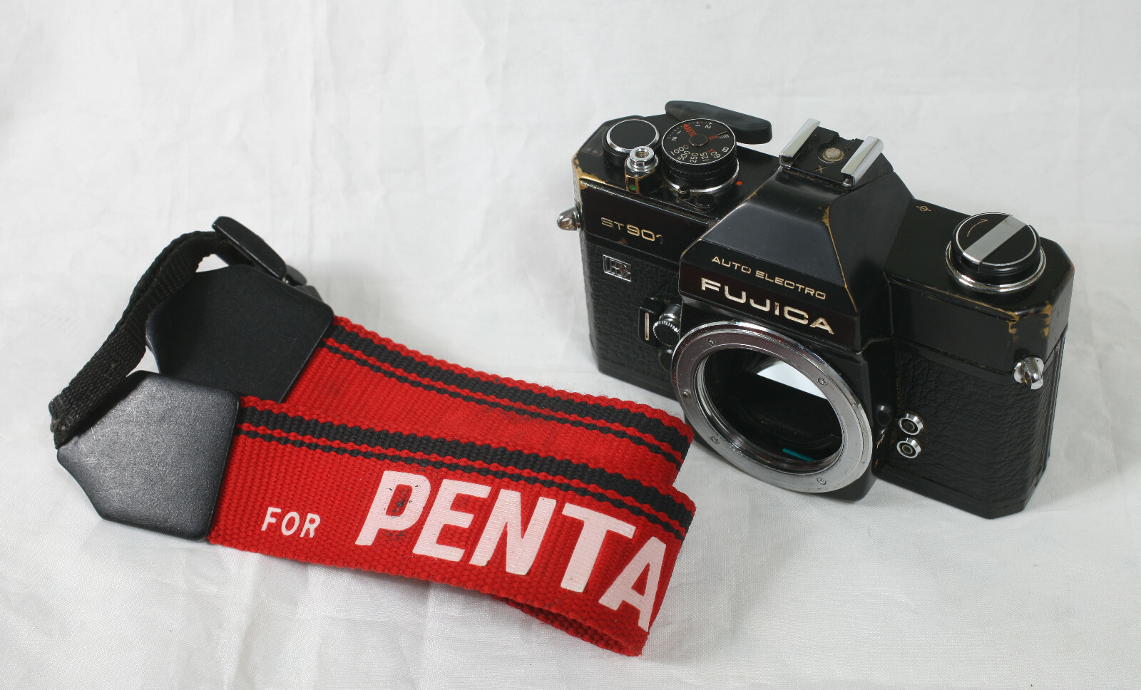 Fujica Auto Electro ST901 35mm SLR Film Camera M42 06081 Media4tech