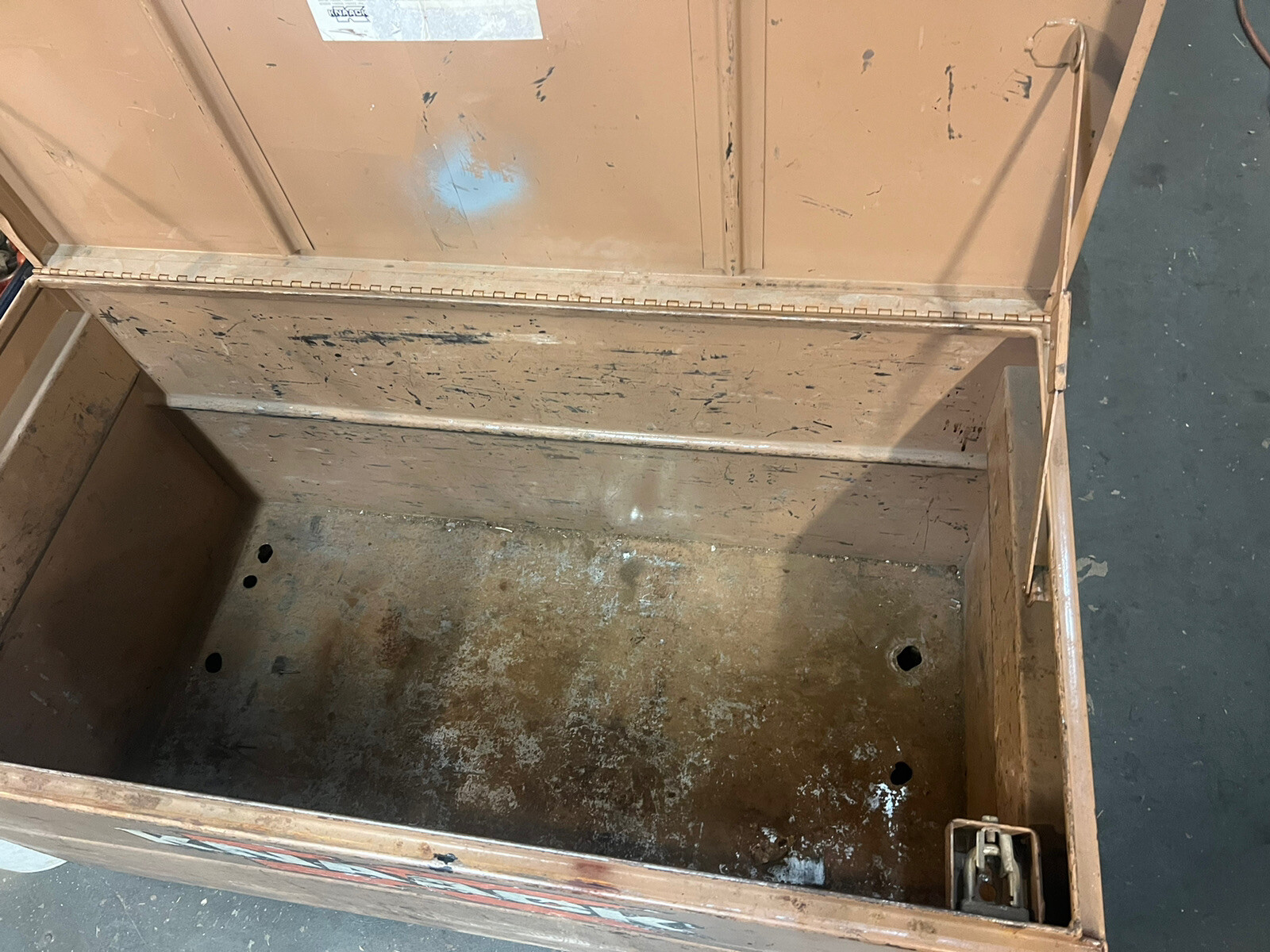 Knaack Jobmaster Chest Heavy Duty Jobsite Storage Box 48" x 24" x 24