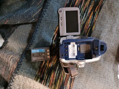 Canon ZR 800 NTSC Mini DV Recorder 35X Optical Zoom + Batteries No Charger