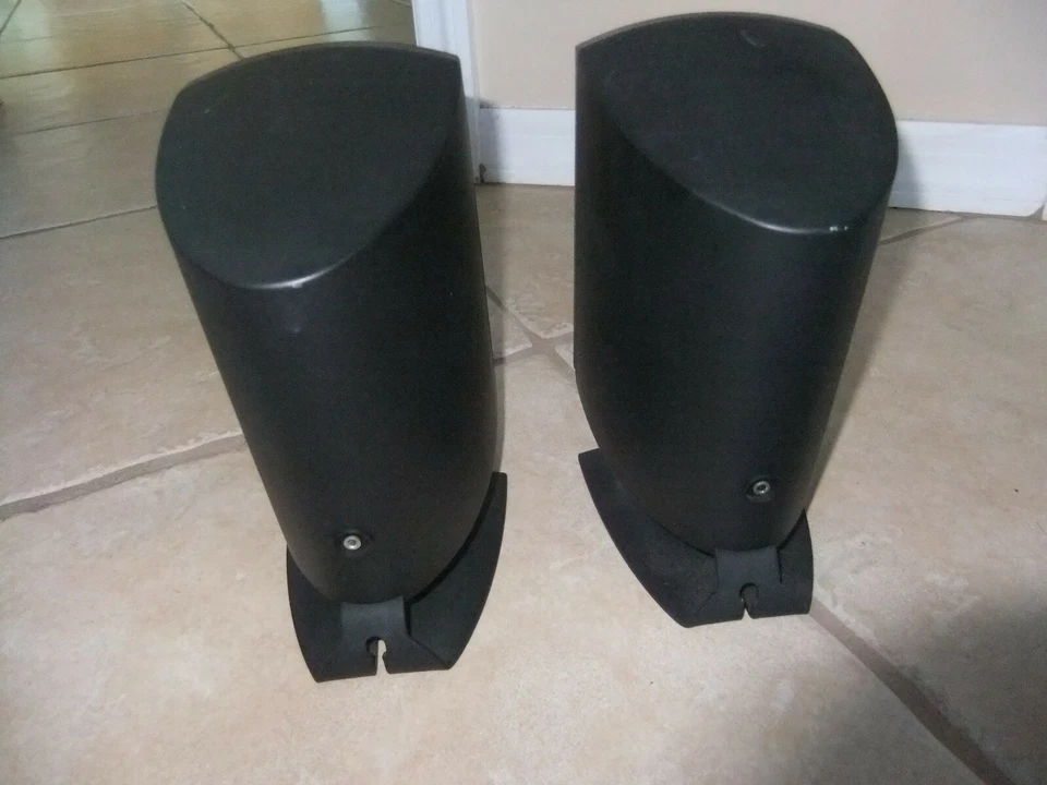 2 Klipsch Promedia 2.1THX Satellite Speakers w/ wiring and stands - Image 3 of 4