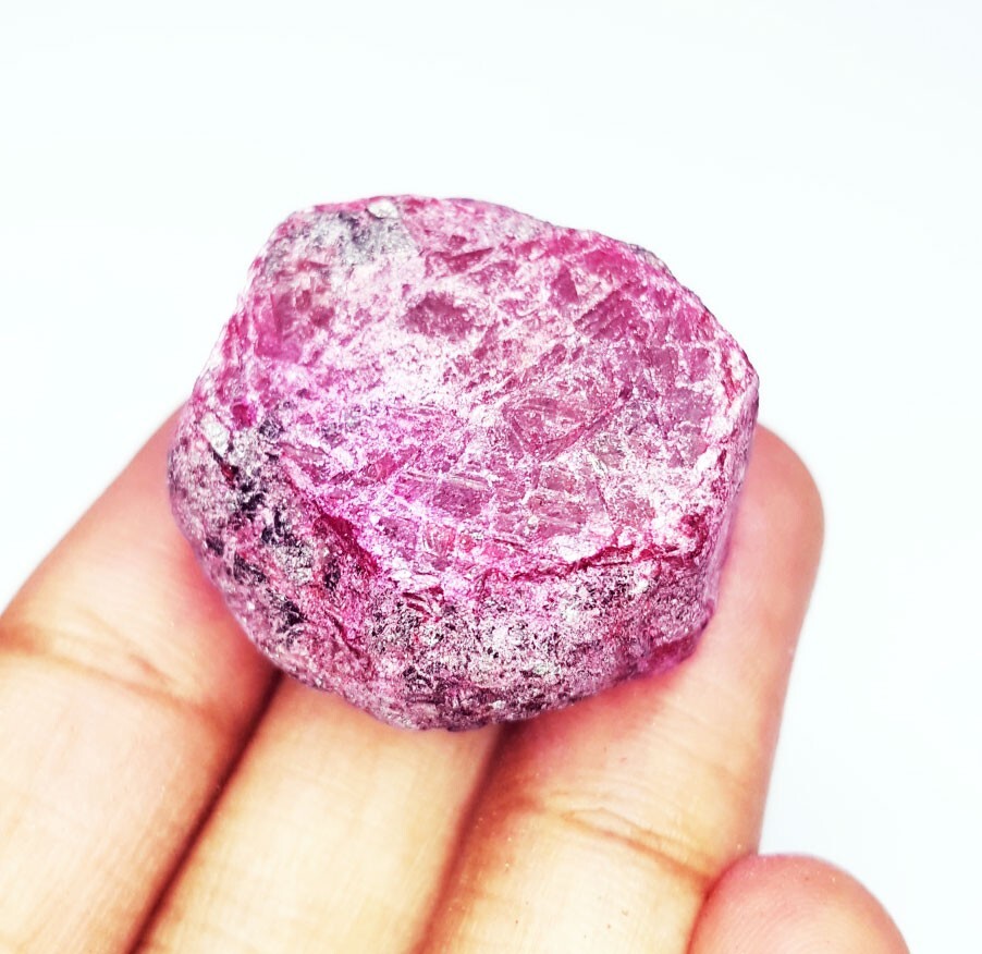 117.37 Ct Loose Gemstone Natural Red Ruby Corundum Uncut Rough