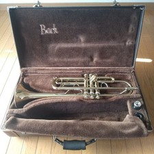 Bach TR300 Trompete Gold gebraucht mit Hartschalenkoffer Mundstück