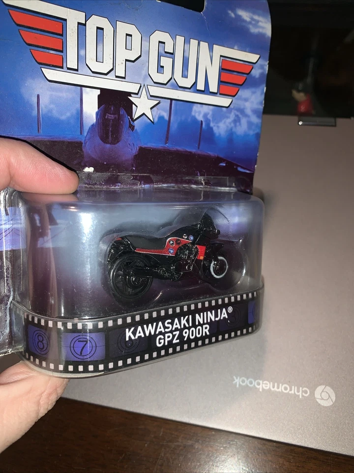 Motocicleta Hot Wheels 2016 Retro Entertainment Top Gun Kawasaki Ninja GPZ 900R Foto 2 de 4