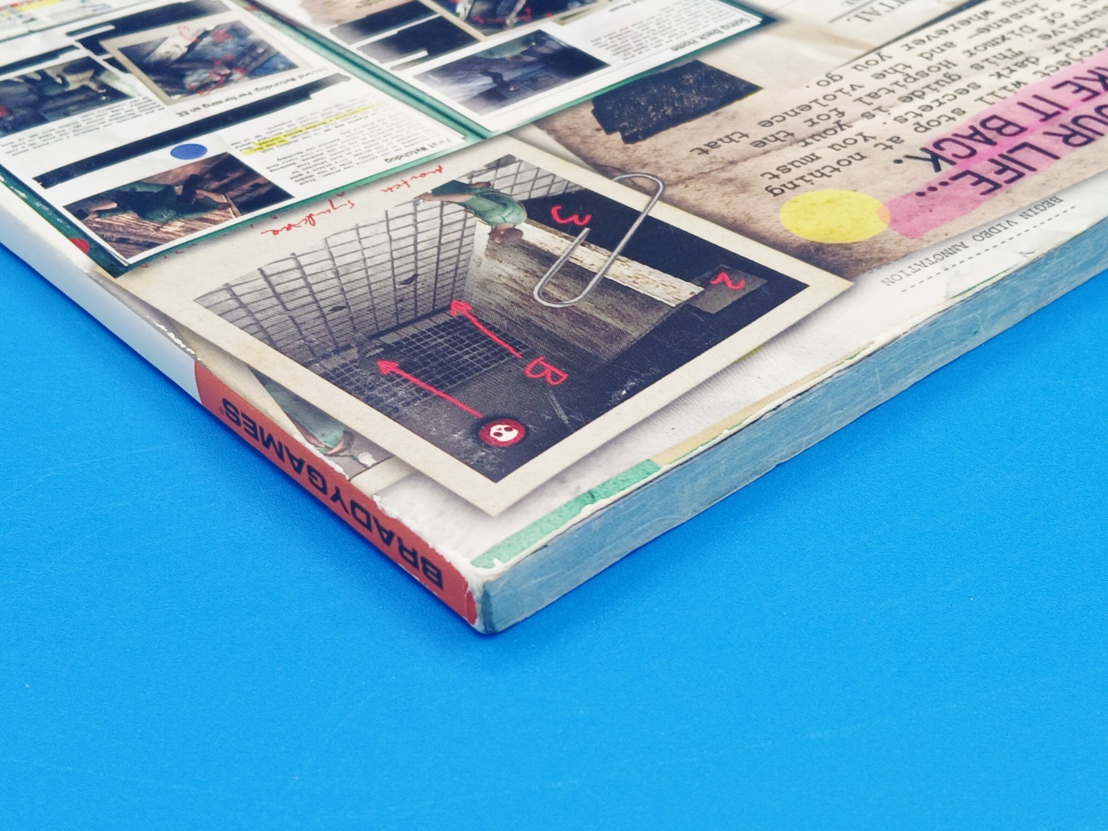 BradyGames Manhunt 2 Signature Series Guide Wii PS2 PSP Poster Gun Guide.