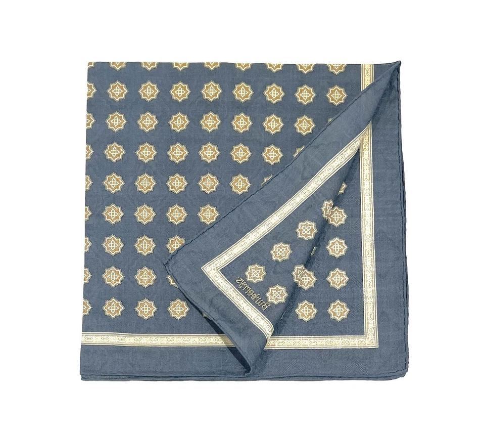 LENÇO BURBERRY ARTE CLÁSSICO CINZA ALGODÃO LISO BOLSO MASCULINO QUADRADO 20” - Imagem 3 de 4