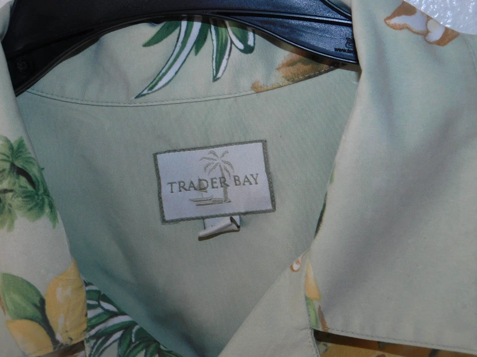 Mens Button Down Shirt Large Green Short Sleeve Trader Bay Tropical Pineapple - Image 3 of 4