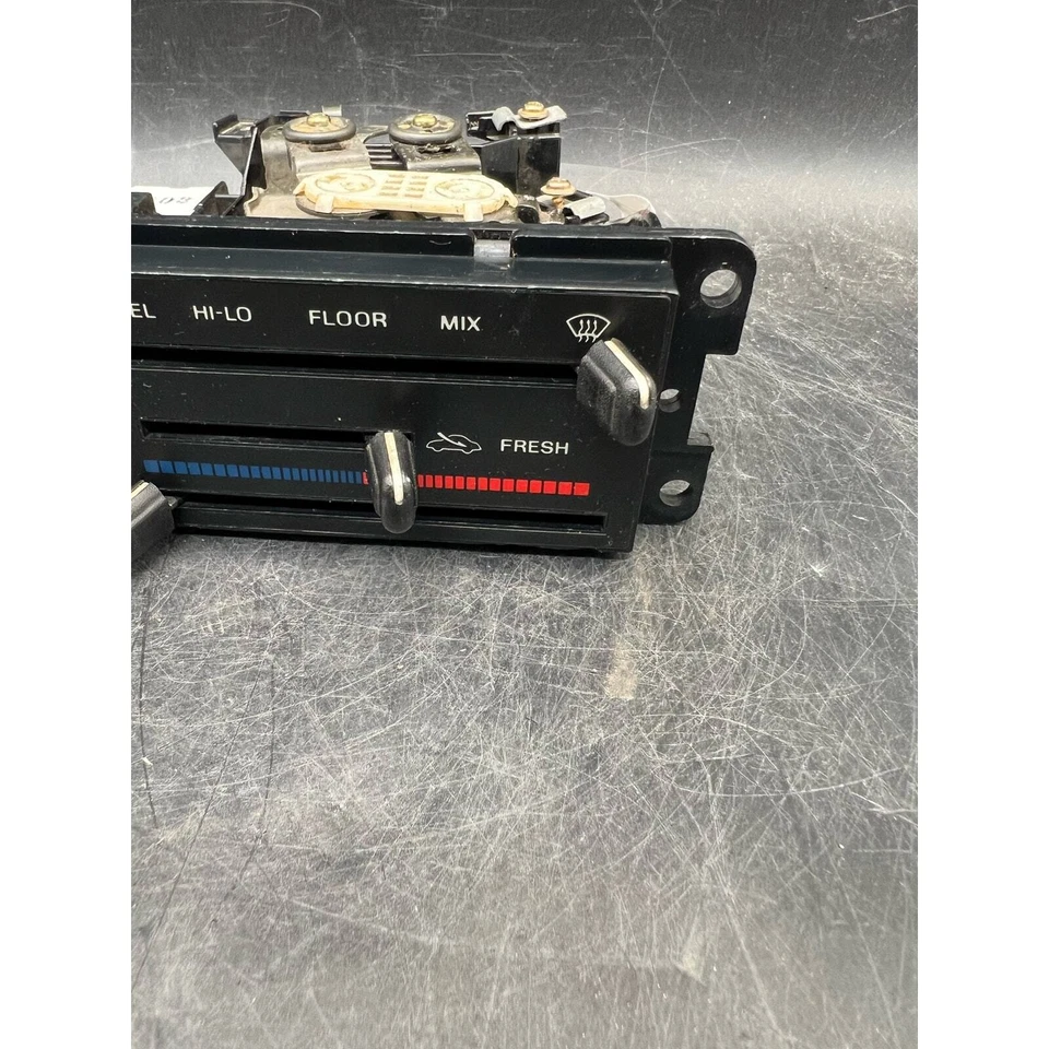 Ford Escort 1991-1994 OEM módulo de control de temperatura climatizado calentador de aire acondicionado BWUAOH0B Foto 2 de 4