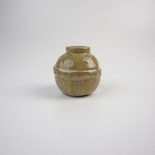 Studiokeramik Vase Beige glänzend runde Form ca. 7,5 cm hoch
