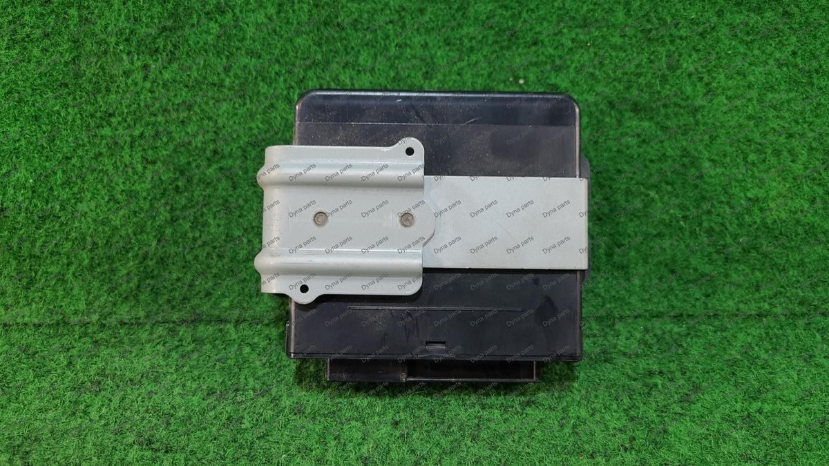 TOYOTA HILUX 4WD CONTROL MODULE (ECU, MOUNTED BEHIND GLOVE BOX), P