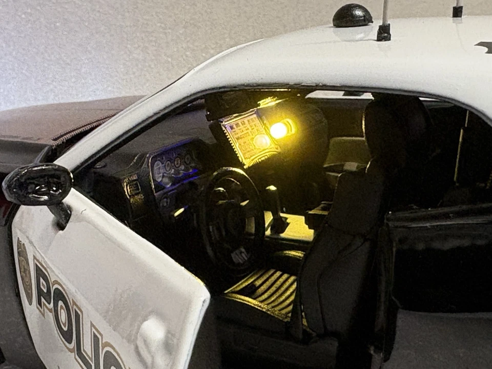 POLICE Dodge Challenger HEMI CHP Trooper Custom Working LED Lights 1/18 Fhp LAPD - Image 4 of 4