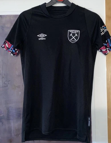 Umbro West Ham Away Shirt size age 13-14 years great condition.