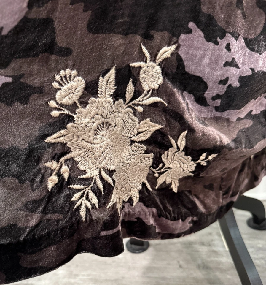 Johnny Was Santal Camuflaje Terciopelo Kimono Bordado Plumero Talla 2XL Mezcla Seda Foto 4 de 4