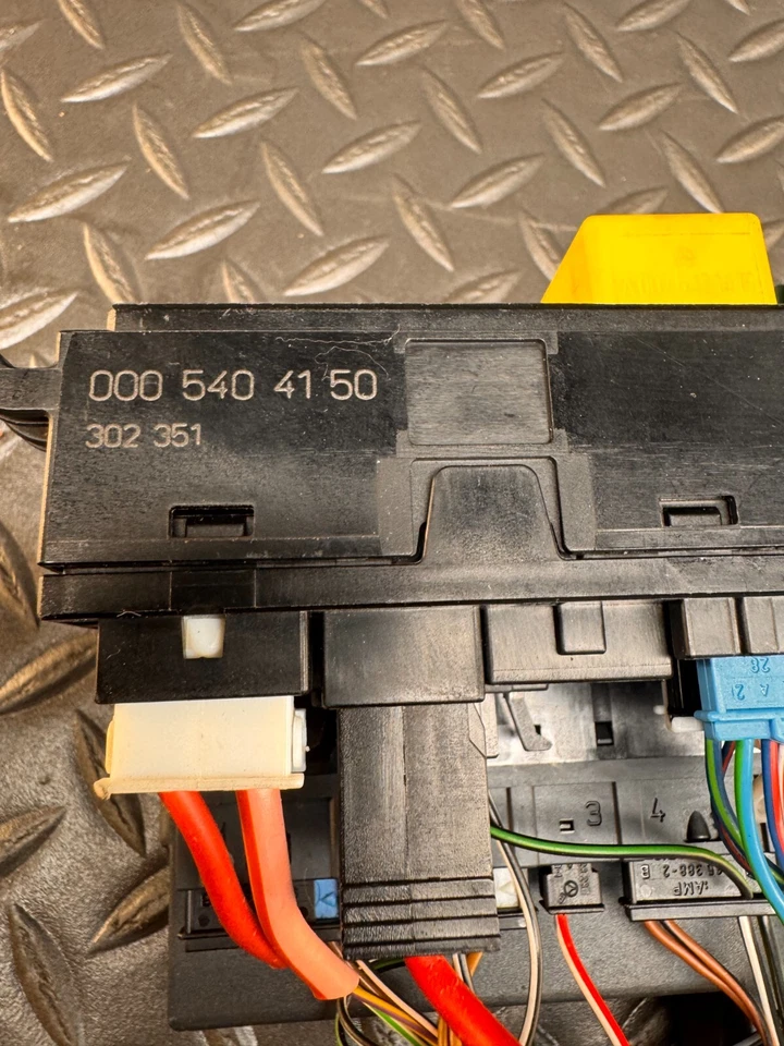 97-02 Mercedes-benz CLK320 cupé caja de fusibles caja de fusibles módulo de relé OEM Foto 3 de 4