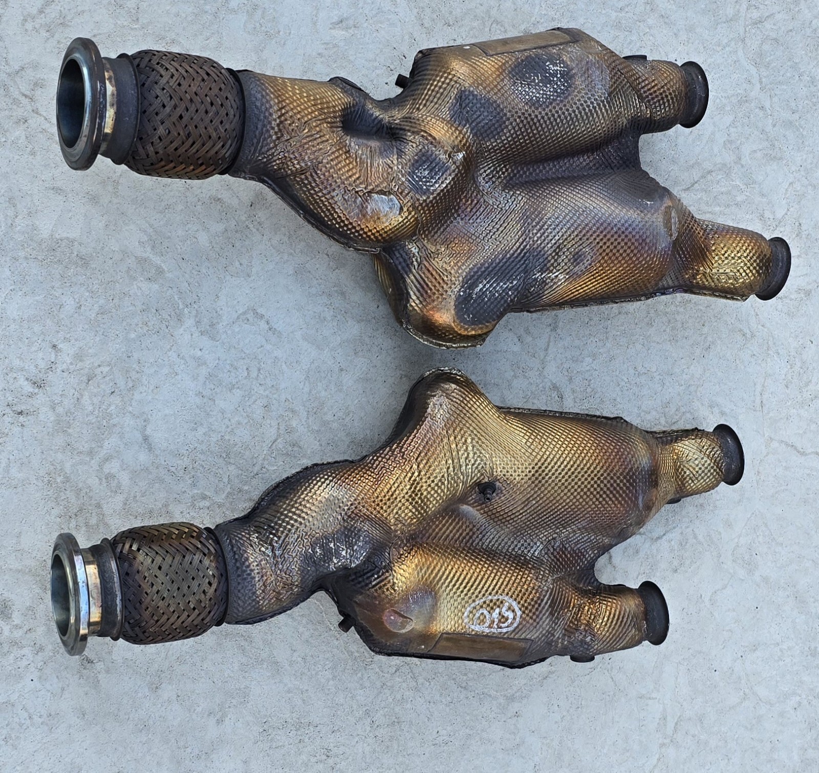 LAMBORGHINI AVENTADOR SVJ EXHAUST MUFFLER 07M131778F 07M131777H SET  OEM PAIR