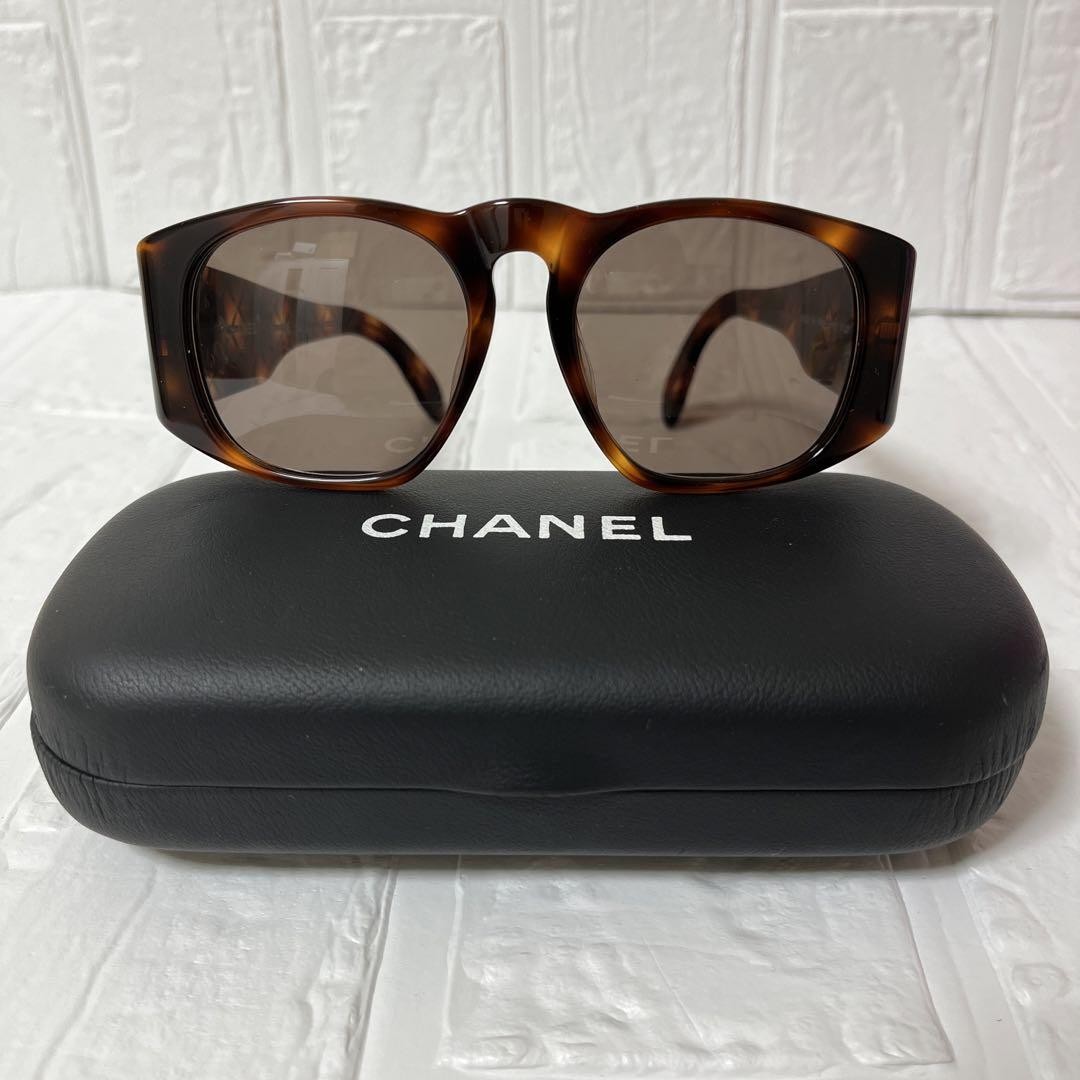 Vintage CHANEL Coco Mark Tortoiseshell Sunglasses in Excellent Condition