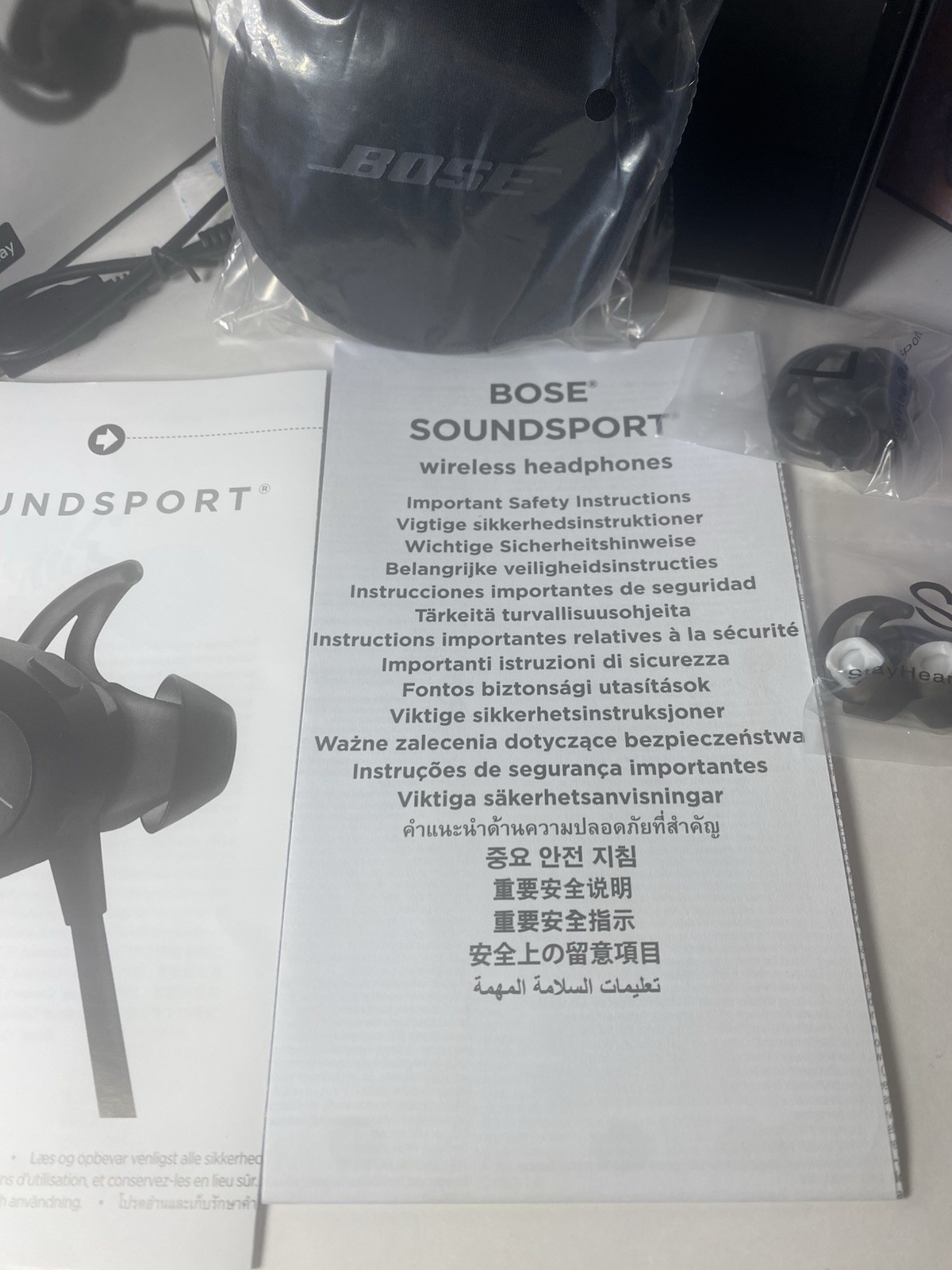 Box + Accessories Only* BOSE SoundSport Wireless InEar Headp
