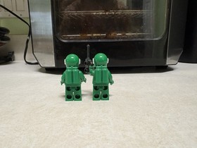 LEGO Ideas 21109 Exo Suit Classic Space Green Minifigures Set of 2 Complete