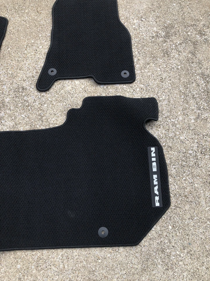 Ram BIN 1500 DT 2019-2024 doble cabina alfombrillas alfombras negras almacenamiento Mopar Foto 2 de 4