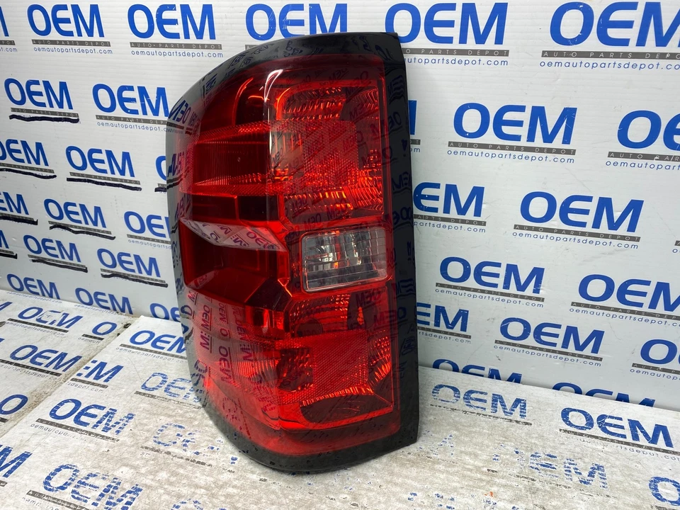 2015 15 SILVERADO 1500 driver/left side tail light taillight lamp 23431875 OEM - Image 2 of 4