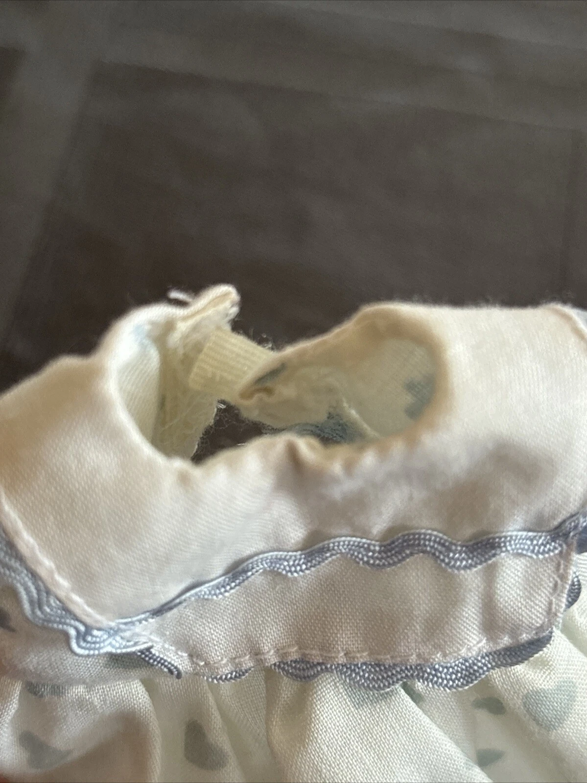 VETEMENTS Vestito bambola Oscar bianco con cuori blu con colletto miniatura