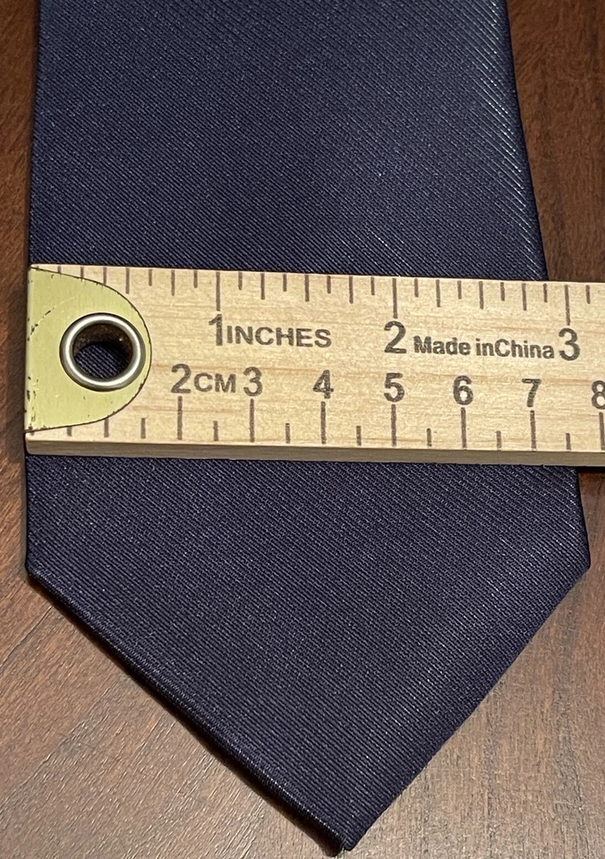 Van Heusen Blue 75% Polyester 25% Nylon Men’s Neck Tie Made In China - Image 4 of 4