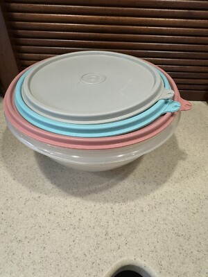 3 Nesting Tupperware Bowls w/lids