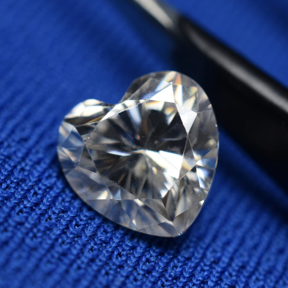 13 mm CERTIFIED 7.70 Ct Moissanite Loose Gemstone 1 Pcs VVS1 D Color Heart Shape - Image 4 of 4
