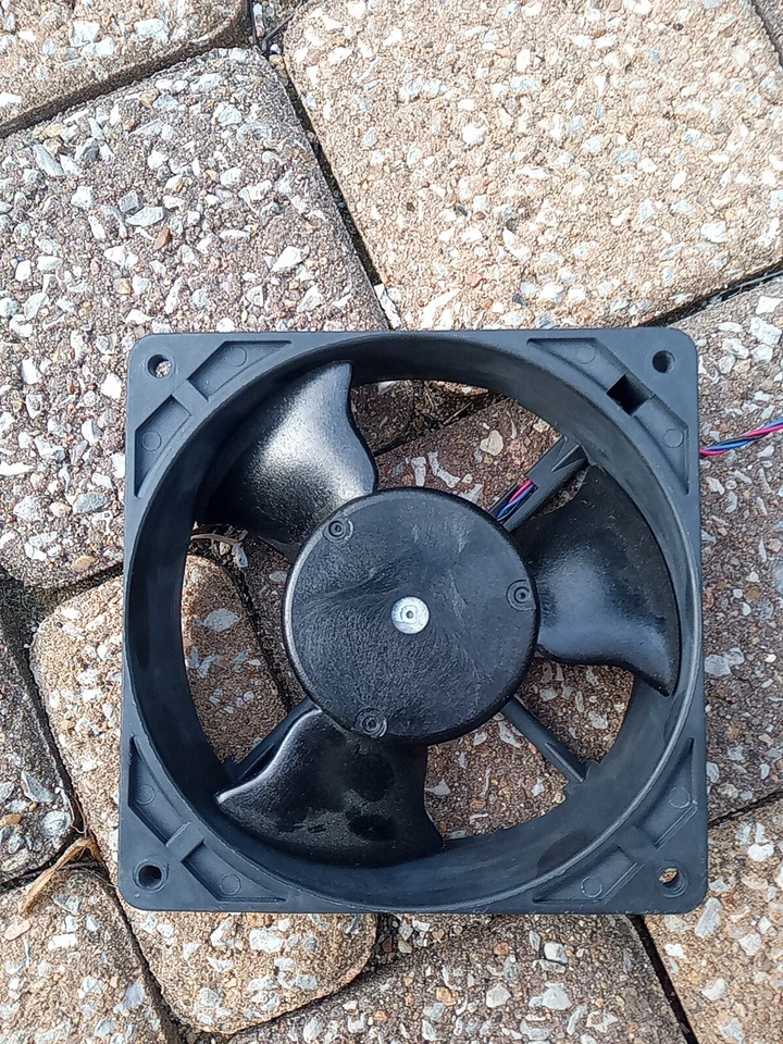 Nidec TA450DC C33211-71A 120x120x38MM 12V 0.49A Thermistor control Fan with Tach - Image 4 of 4