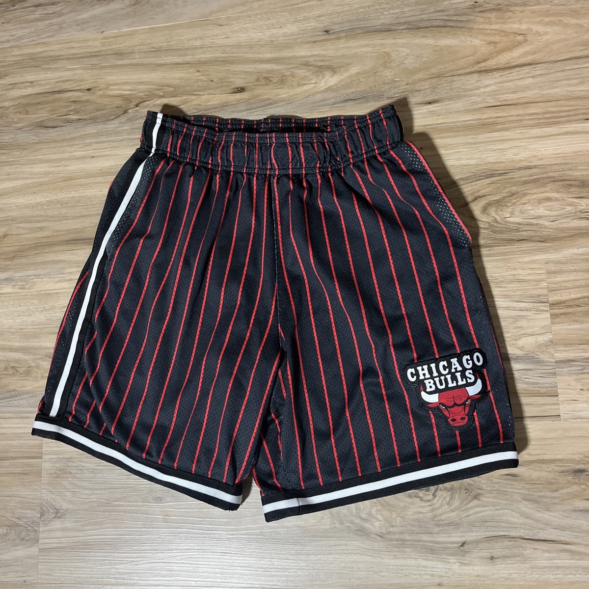 Chicago Bulls Shorts Mens M Black Red Basketball Pinstripe 90s NBA