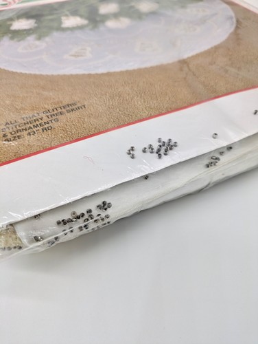 Bucilla Christmas All That Glitters Stitchery Tree Skirt and Ornaments 43" 82725 - Picture 6 of 6