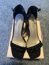 Women  s Black Dressy Heels Size 7
