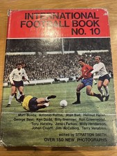 International Football Book No. 10 Stratton Smith Ref JE22 Very Good Condition