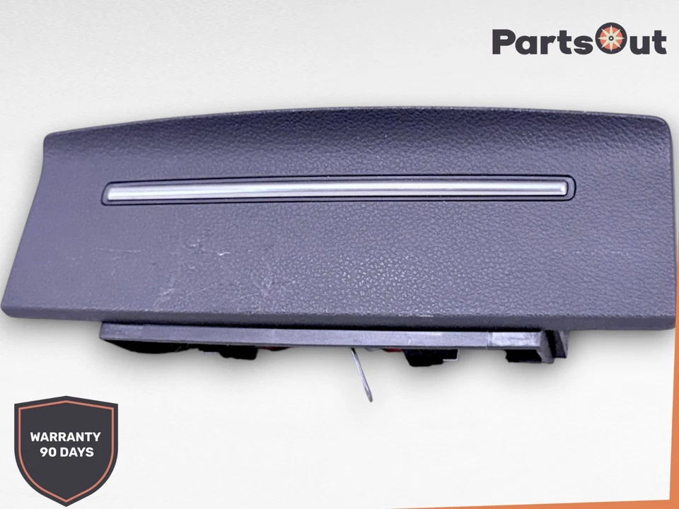 AUDI A7 QUATTRO 2012-2015 CONSOLA CENTRAL TOMA DE CORRIENTE TRASERA TOMA DE CORRIENTE Y BISEL OSCURO O Foto 3 de 4