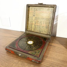 Boussole géomancie ancienne Luopan en coffret laqué – Chine circa 1950