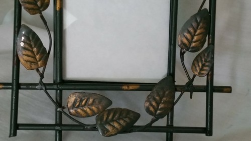 Set of 2 different sized green metal easel back picture frames with gold leaves - Picture 7 of 11