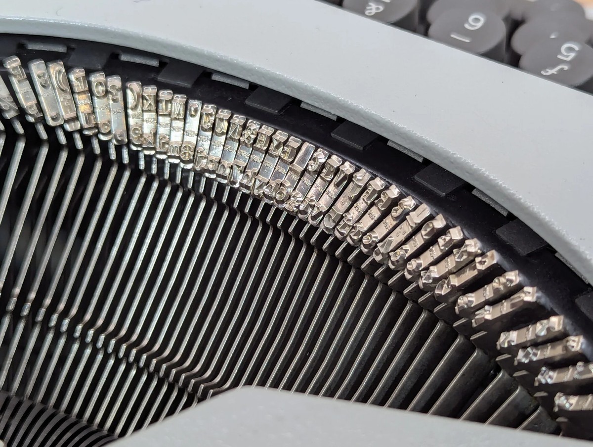 1970s-'80s Olivetti Tropical Typewriter | eBay