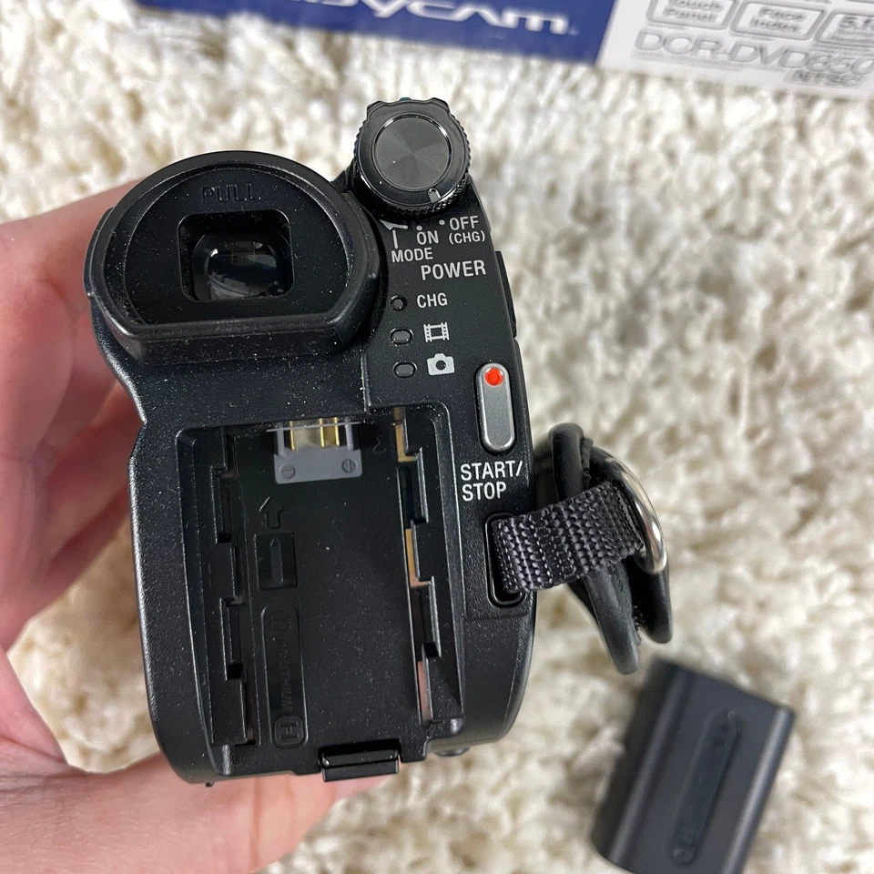 Sony Handycam Hybrid Plus DCR-DVD 850 60X Zoom Touch Screen Tested - Image 3 of 4