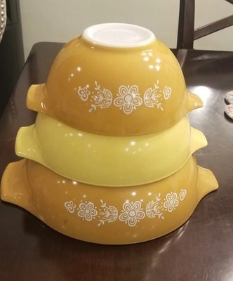 Set of 3 Vintage Pyrex BUTTERFLY GOLD Nesting Cinderella Mixing Bowls Set READ