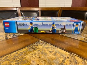 LEGO CITY 4432 GARBAGE TRUCK RARE!