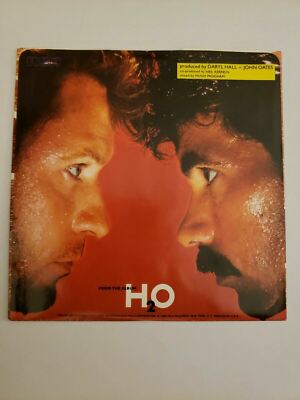 1982 Daryl Hall John Oates - Maneater - RCA (45RPM 7   Single)  (J278) 