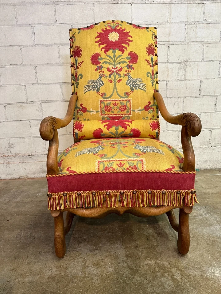 Sillón y otomano Luis XIII francés del siglo XIX exquisitamente detallado Foto 4 de 4