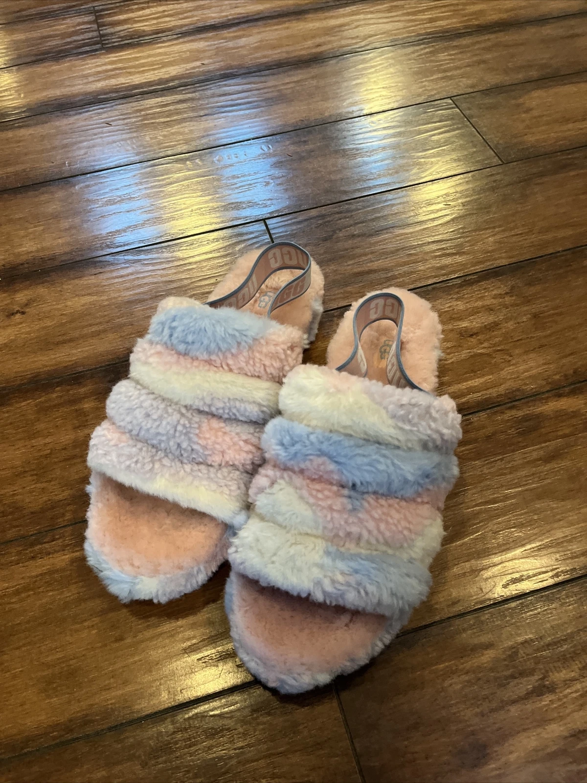 UGG Fluff Yeah Slide Cali Collage Pride Stripes ciabatte sandali donna US 11