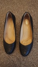Clarks Womens Black Court Shoes Size 5.5 Heels Ultimate Comfort Collection