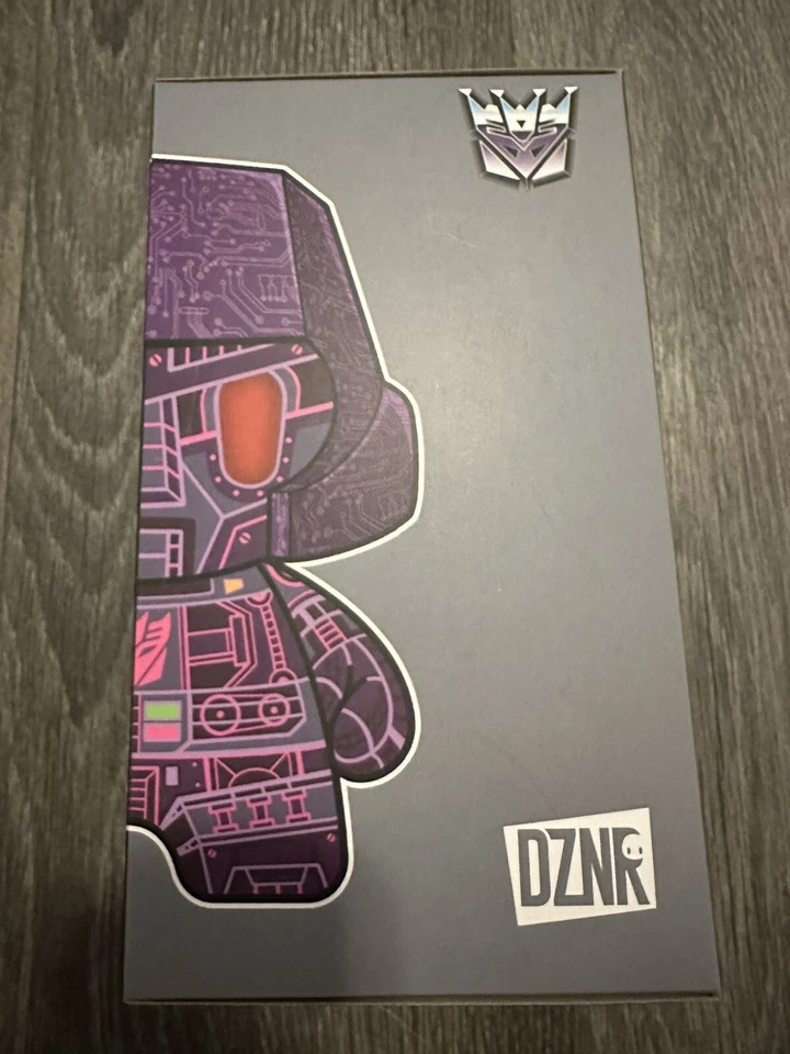 Peluche DZNR Transformers Megatron Yume What’s Inside Edition #03 Foto 4 de 4