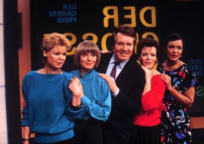 Wim Thoelke, assistants Janita, Silvia, Beate, Marianne, ZDF - 1985 Old Photo